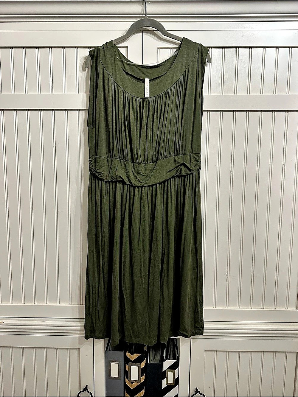 Gilli Olive Pleated Midi Dress Size 8